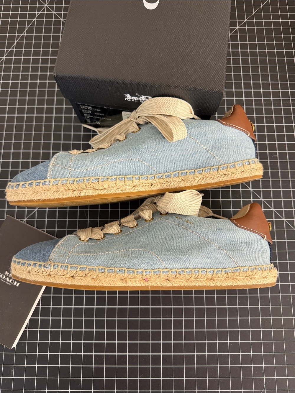 Great Condition Women Coach Sneakers Size 9. - Picture 8 of 11